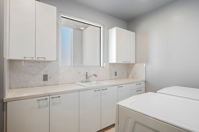 Building Photo - Modern Industrial Loft at Soho Lofts – 1BR/2BA High-Rise in the Arts District, City & Mountain Vi...