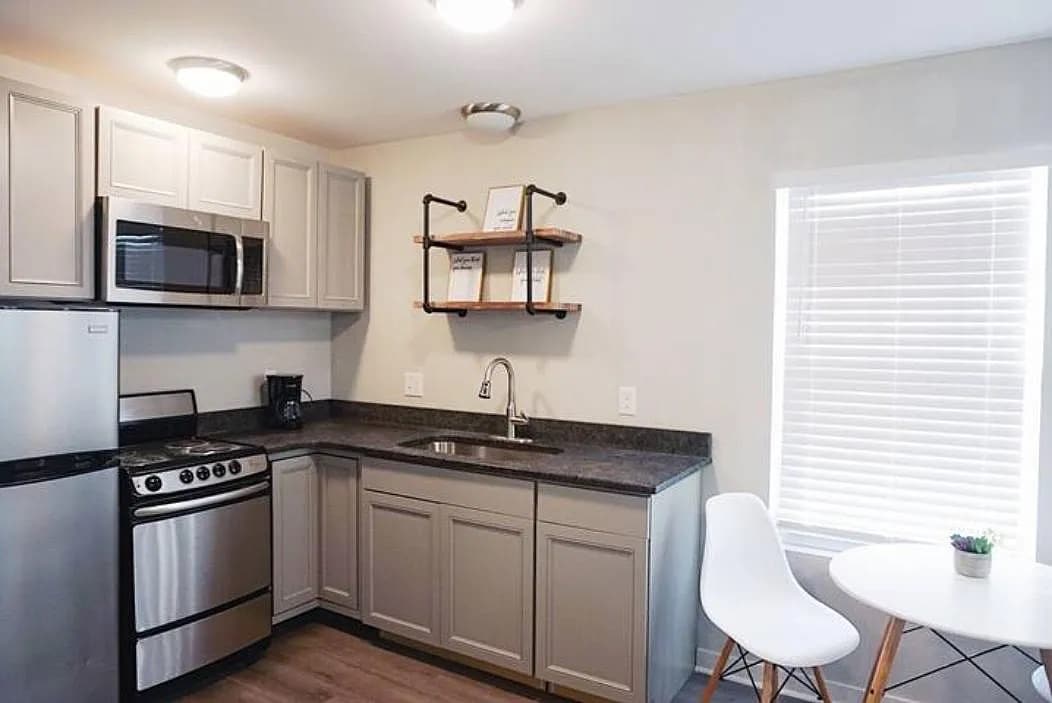 Building Photo - Room in House on Double Oaks Rd