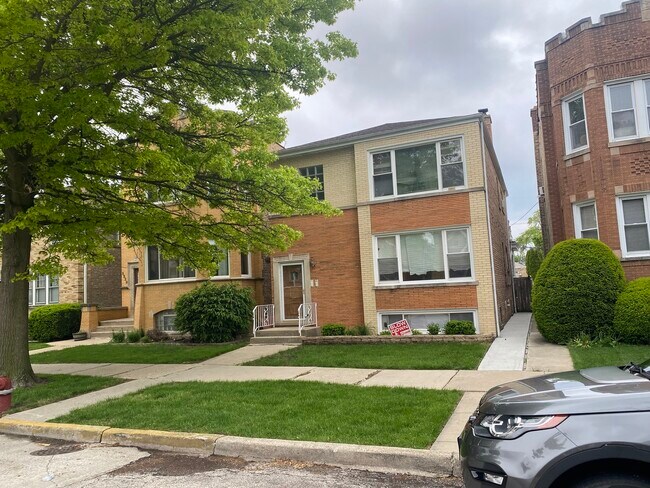 Building Photo - 5530 N Mango Ave