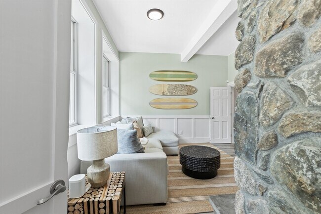 Building Photo - 65 Starboard Ln