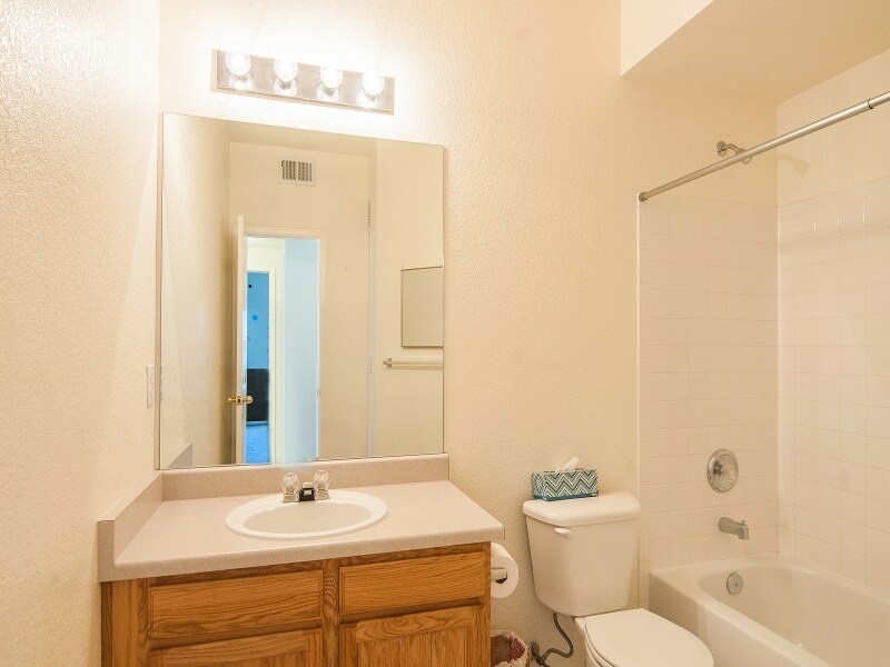 Building Photo - 905 S Zeno Way