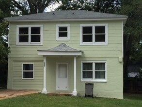 Building Photo - 206 Byron Hurst St