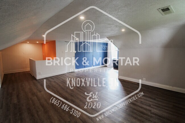 Building Photo - 427 E Caldwell Ave