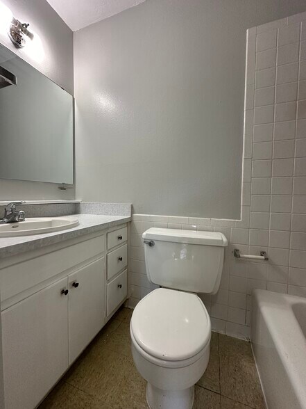 Building Photo - 5111 Benton Dr