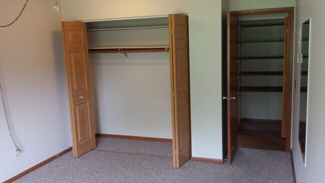 Building Photo - 1923 Viking Dr NW