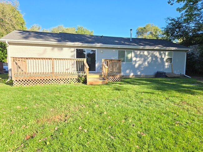 Building Photo - 1417 Bayview Ln