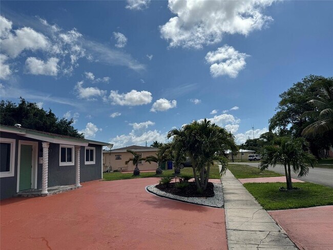 Building Photo - 6471 SW 27th Street