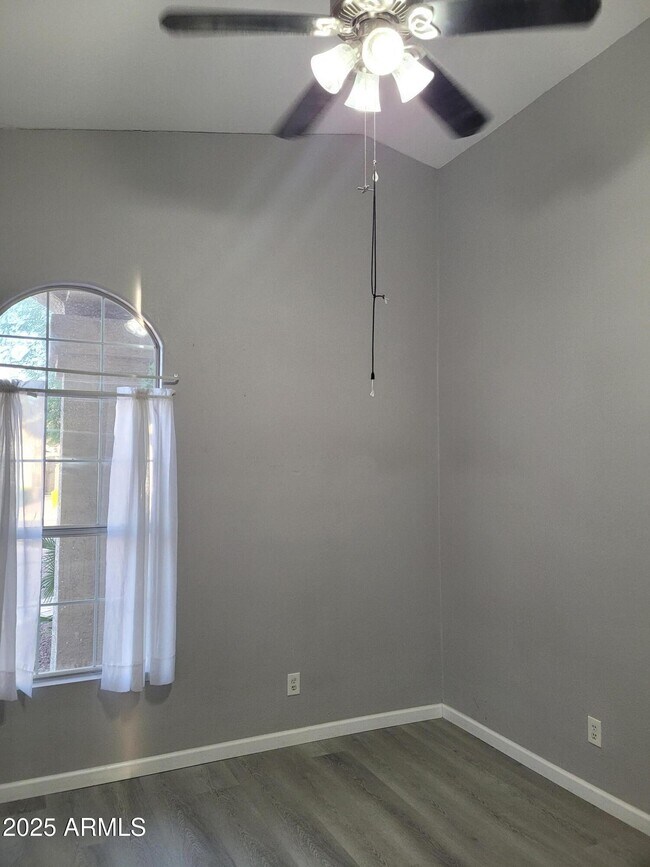Building Photo - 2634 S Vineyard