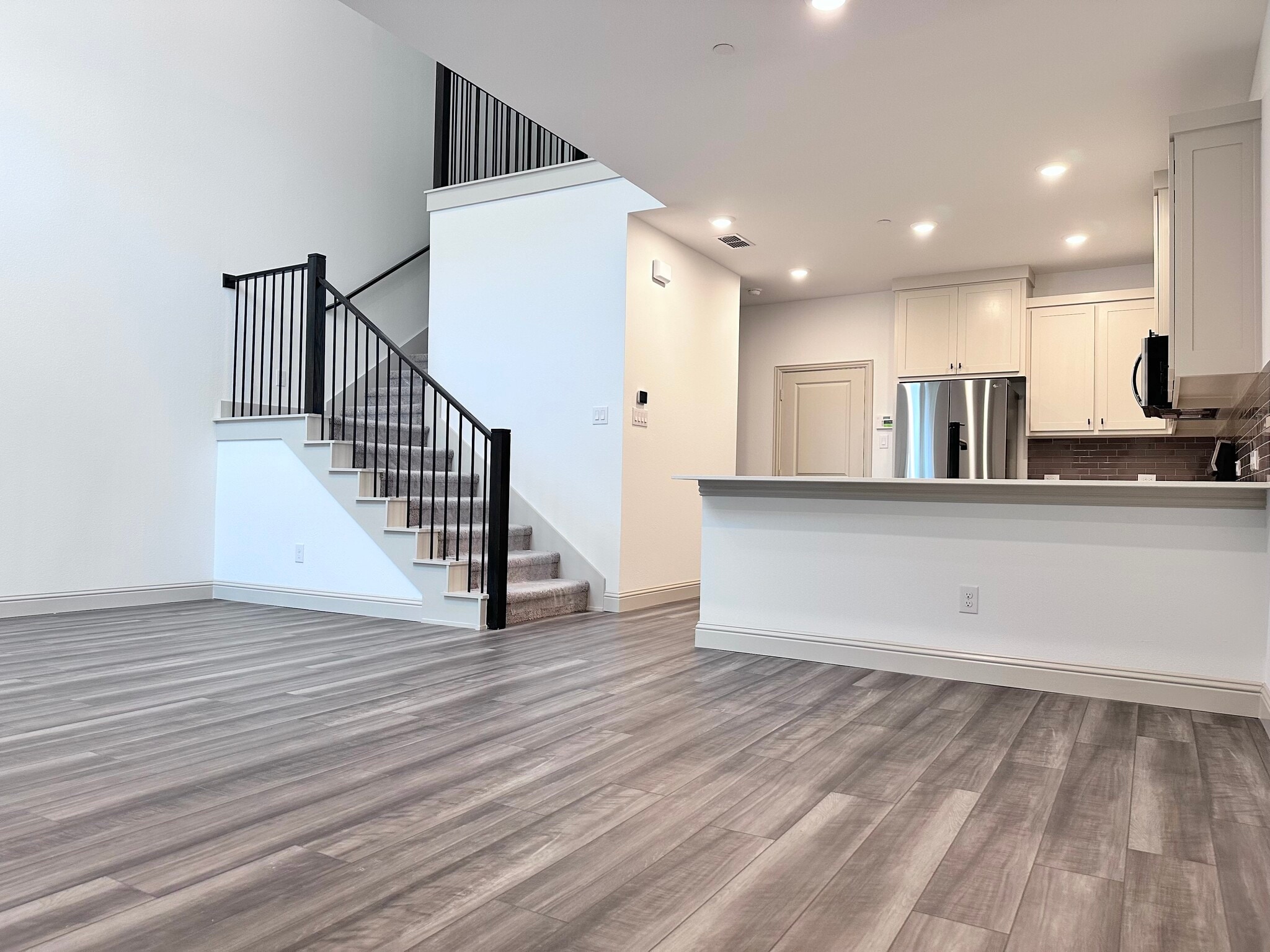 Building Photo - 609 Friendswood Dr