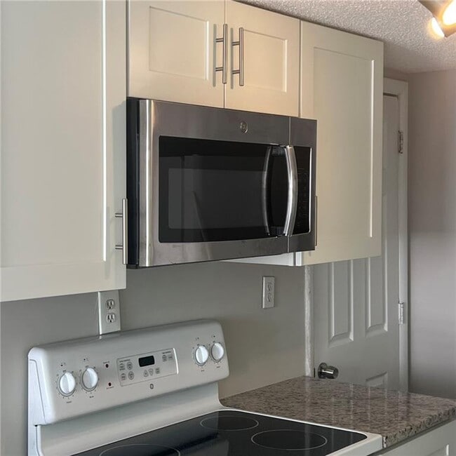 Building Photo - 3045 Steeplechase Dr