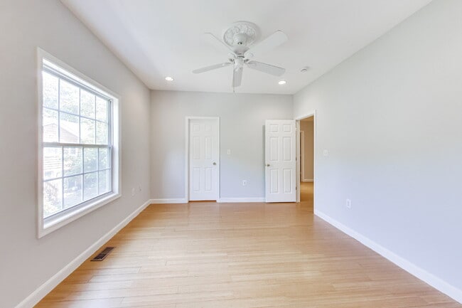 Building Photo - Spacious Deanwood Single-Family Home with Off-Street Parking
