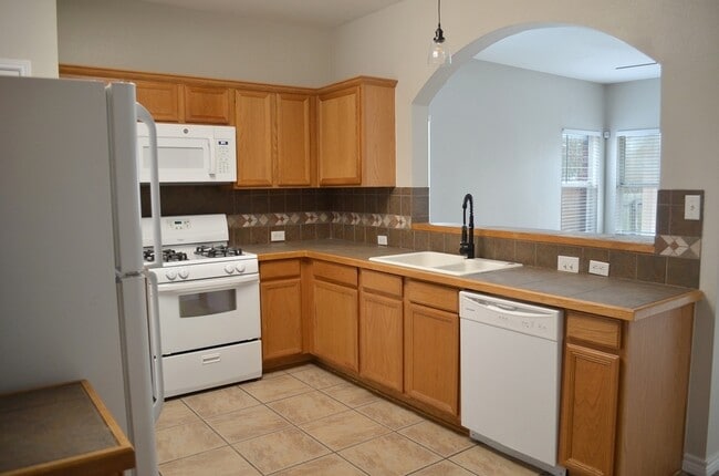 Building Photo - 105 Pecanwood N