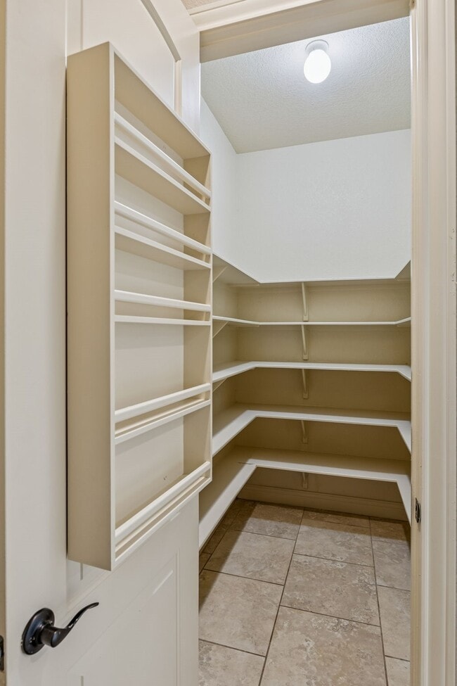 Building Photo - 944 Wilderness Oaks