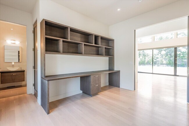 Building Photo - Wow! What a Great Home!