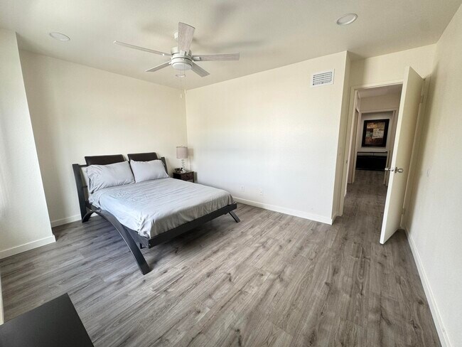 Building Photo - 48728 Desert Flower Dr