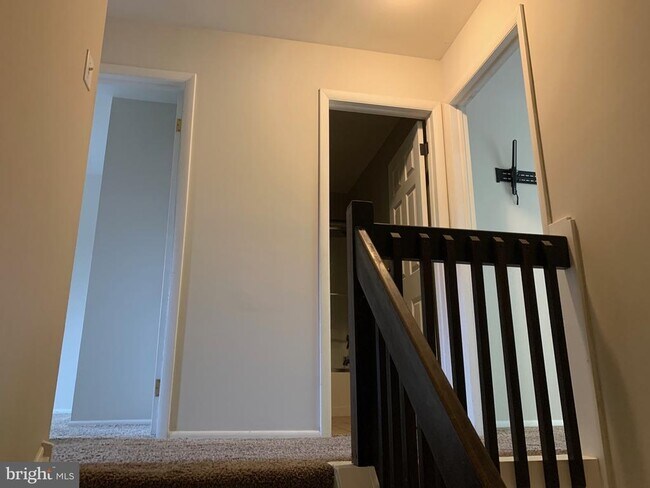 Building Photo - 118 Sycamore Ct