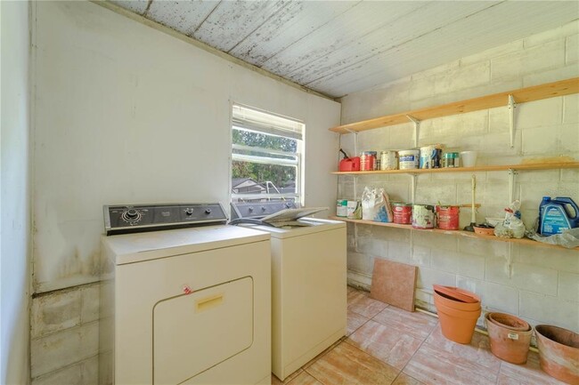 Building Photo - 3352 Netherwood Dr