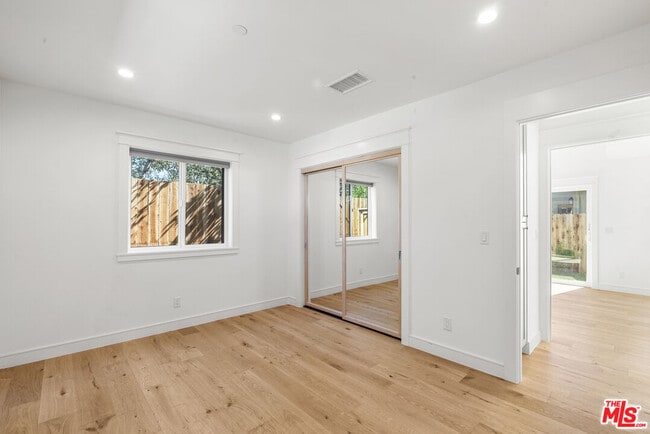 Building Photo - 418 N Frederic St
