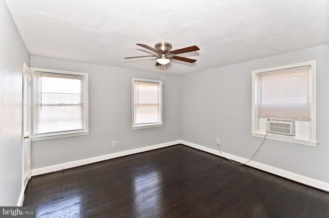 Building Photo - 1209 Savannah St SE