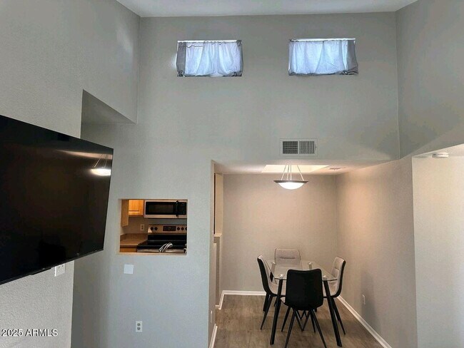 Building Photo - 1745 E Glenn St