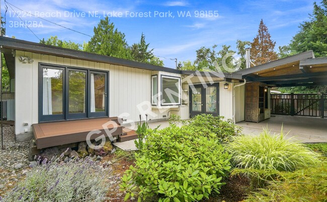 Building Photo - 17224 Beach Dr NE