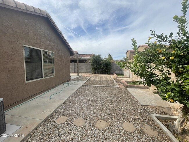 Building Photo - 2090 W Gold Dust Ave