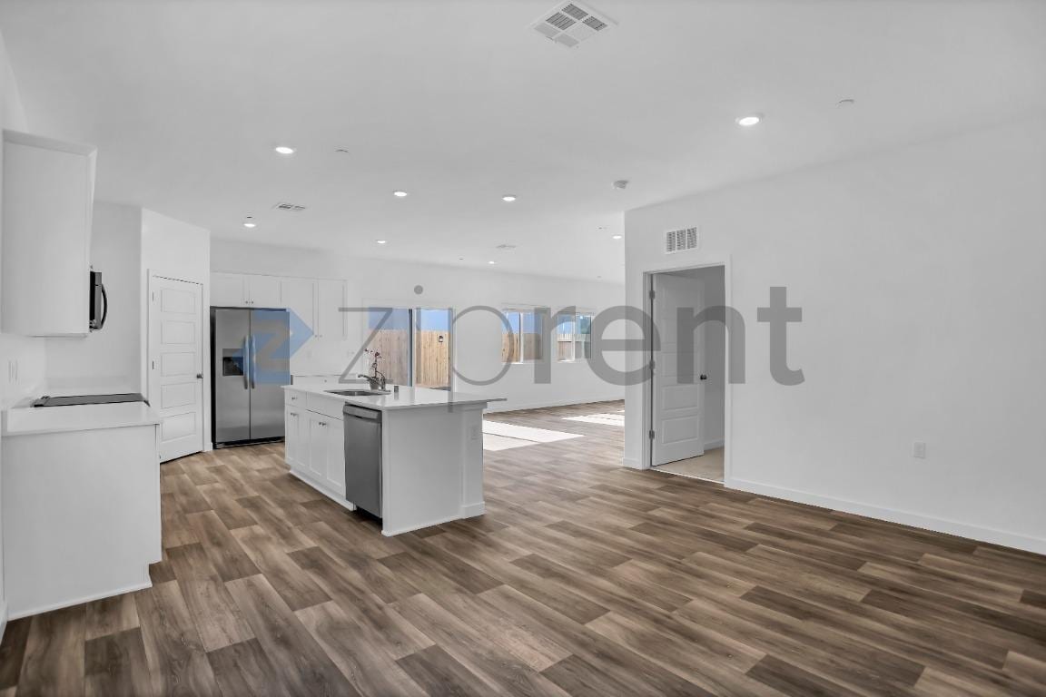 Building Photo - Unit