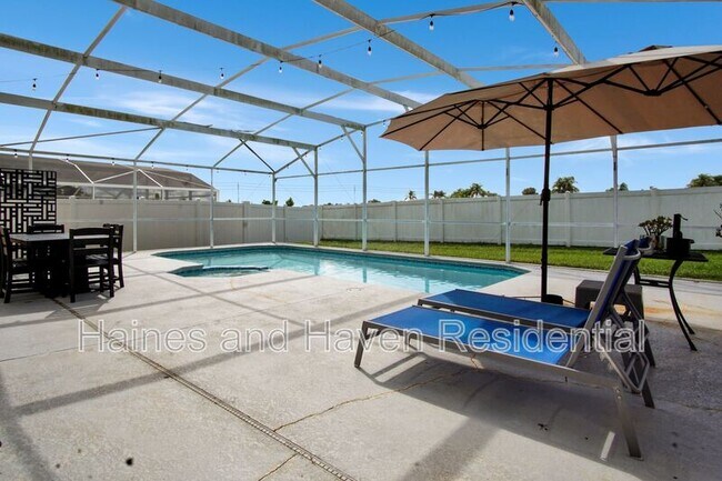 Building Photo - 323 Castlemain Cir