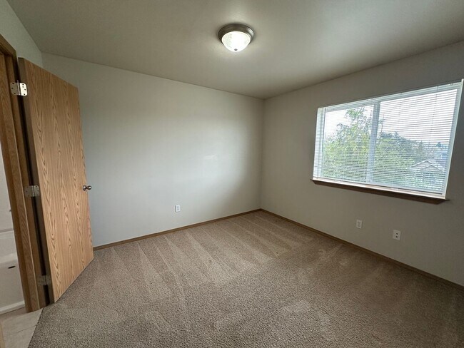 Building Photo - 5752 Legoe Ave