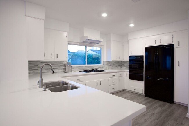 Building Photo - 5210 Neptune Ave