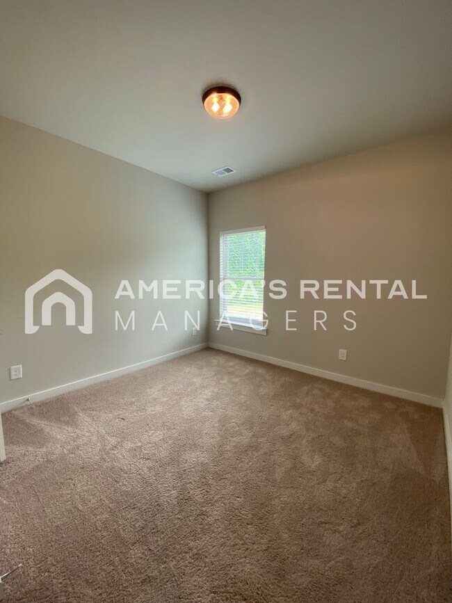 Building Photo - Home for Rent in Weaver, AL!!! Available to View Now!!