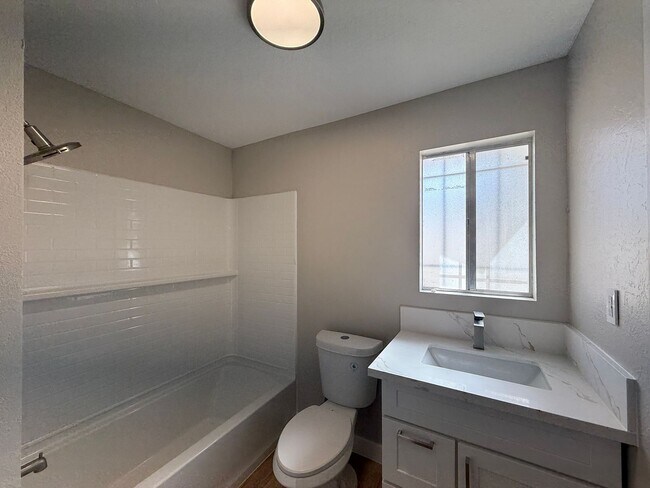 Building Photo - Lancaster 3 Bedroom + 2 Bathroom