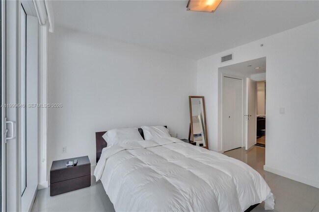 Building Photo - 200 Biscayne Blvd Way