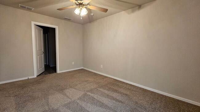Building Photo - Modern 3-Bedroom Duplex in West Lubbock