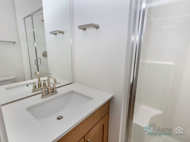 Building Photo - Bright 2-Bedroom, 2.5-Bathroom Home in Hillsboro