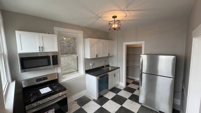 Building Photo - 440 S Ridgeland Ave