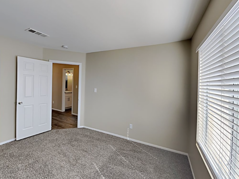 Building Photo - 5724 Pebble Rock Dr