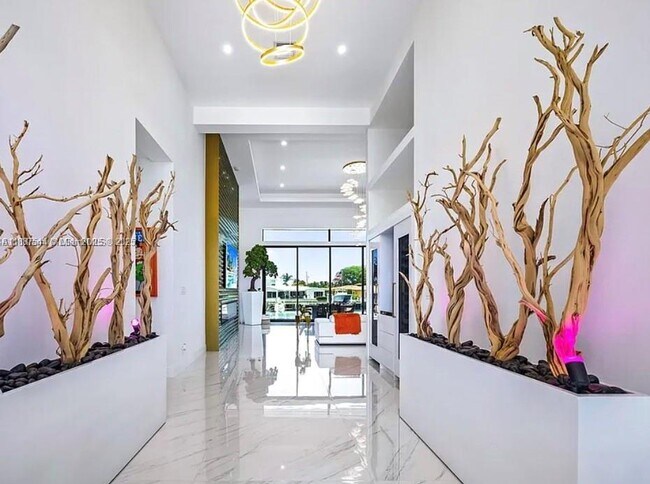 Building Photo - 2225 NE 19th St