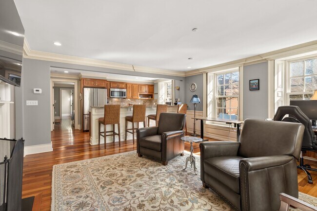 Building Photo - 7 Islington St