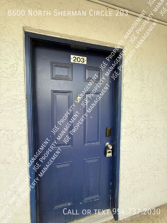 Building Photo - 8600 N Sherman Cir