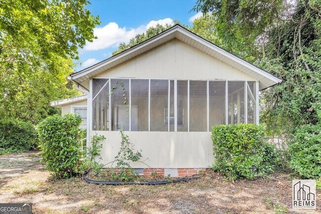 Building Photo - 1926 Howard Ave