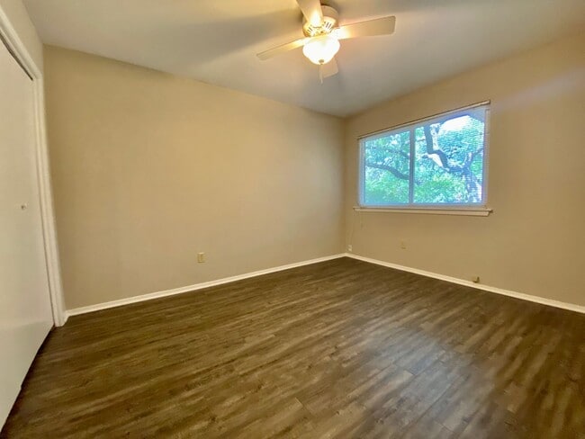 Building Photo - 7219 Scenic Brook Dr