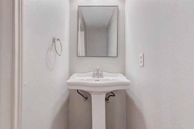 Building Photo - 22618 Dabney Manor Ln