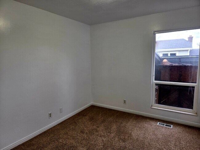 Building Photo - 1968 E 5850 S