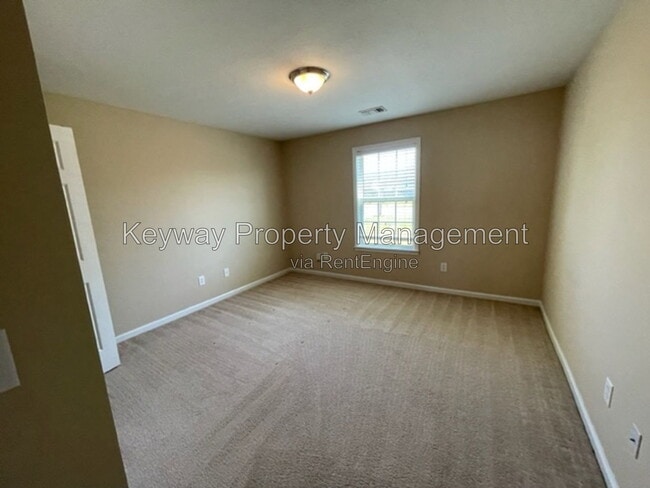 Building Photo - 6107 Village W Ln