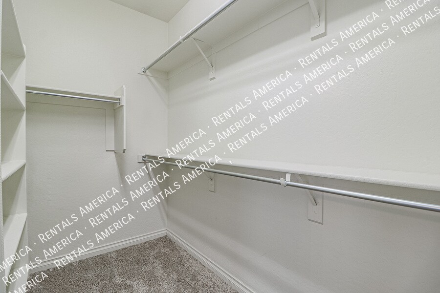 Building Photo - 10910 E Calypso Ave