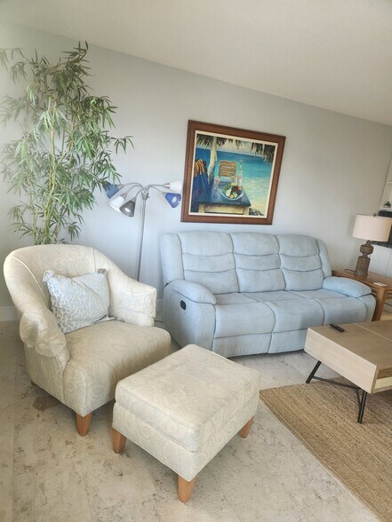 Living Room - 6000 N Ocean Blvd