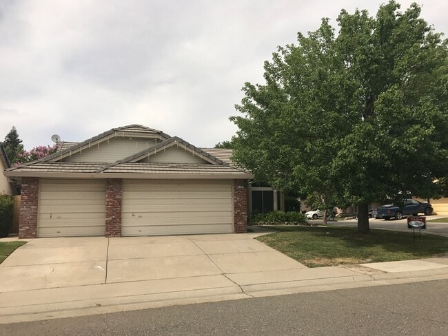 Building Photo - Nice house