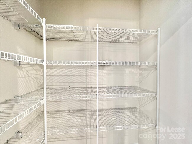 Building Photo - 5348 Somerset Hill Ln