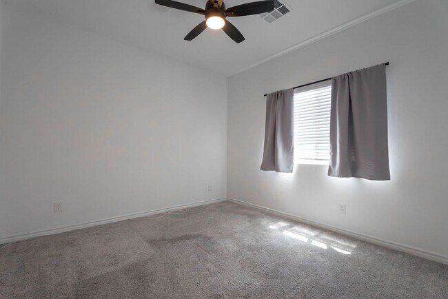 Building Photo - 7126 Calvert Cliffs St